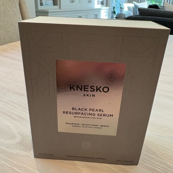 Knesko Skin Black Pearl Resurfacing Serum NIB 30 ml - Picture 1 of 5